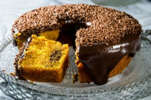 Bolo de Cenoura com Calda de Chocolate