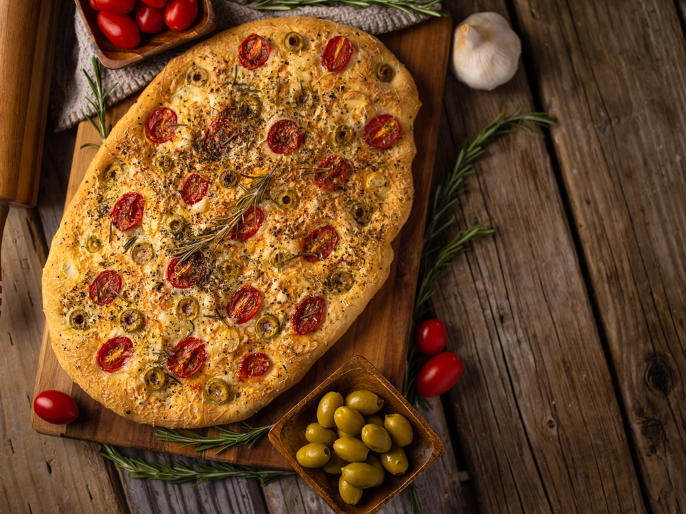 focaccia-de-tomate-alecrim-e-azeitonas-mondial