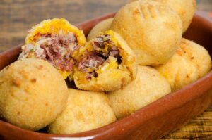 Bolinho de Carne Seca com Queijo