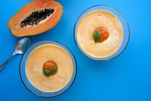 Creme de Papaia com Iogurte e Calda de Frutas Vermelhas