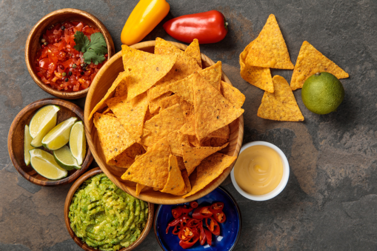 Receitas práticas para fazer o feriado: nachos com guacamole