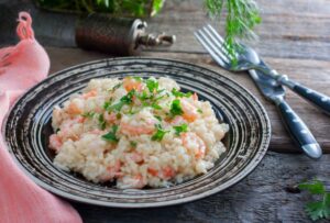 Arroz Cremoso de Camarão com Legumes e Filé de Peixe no Vapor