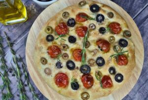 Focaccia de Tomate, Alecrim e Azeitonas