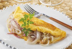 Omelete de Cebolas Caramelizadas na Omeleteira