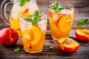 5 bebidas refrescantes e práticas para aliviar o calor